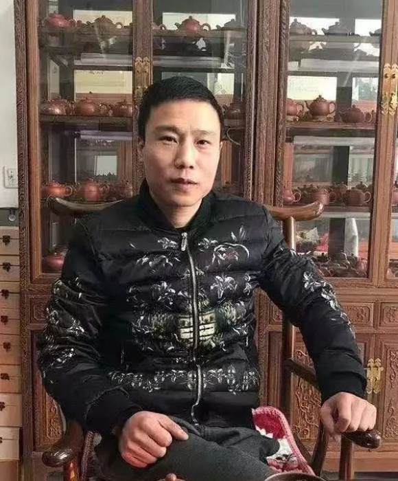 紫砂艺人查国昌，工艺美术员
