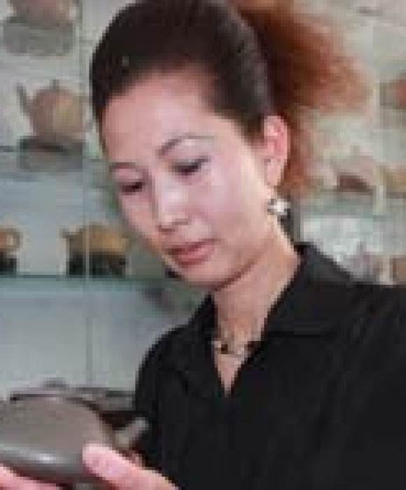 紫砂艺人柯俊芬，高级工艺美术师