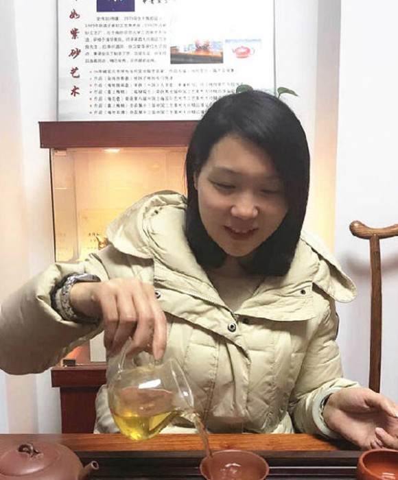 紫砂艺人柯秀芳，助理工艺美术师