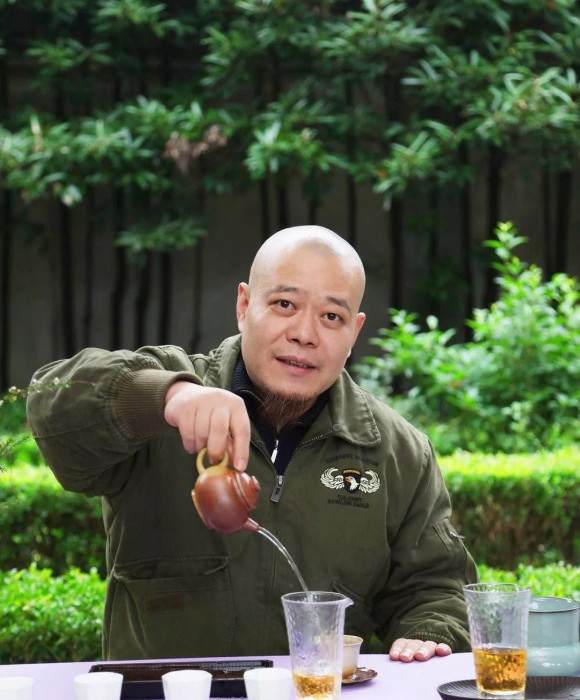 紫砂艺人樊乐群，工艺美术员
