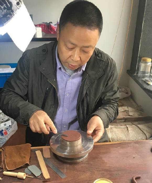 紫砂艺人樊春，工艺美术员