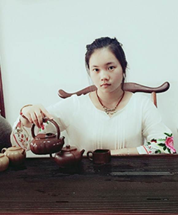 紫砂艺人樊瑜芳，助理工艺美术师