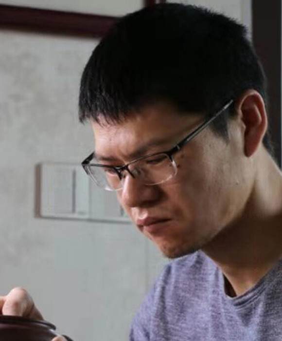 紫砂艺人欧杨，工艺美术员