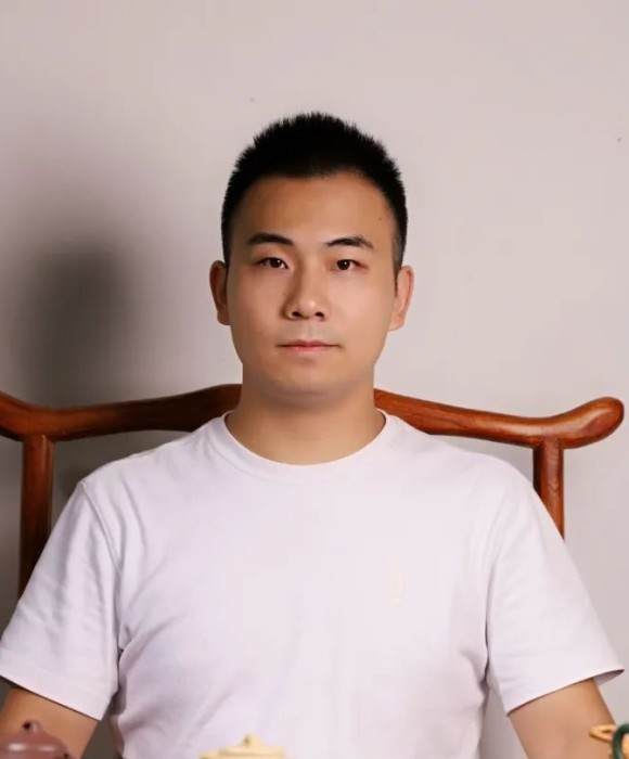 紫砂艺人段云飞，助理工艺美术师