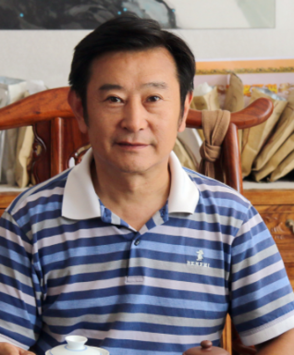 紫砂艺人毛本新，工艺美术员