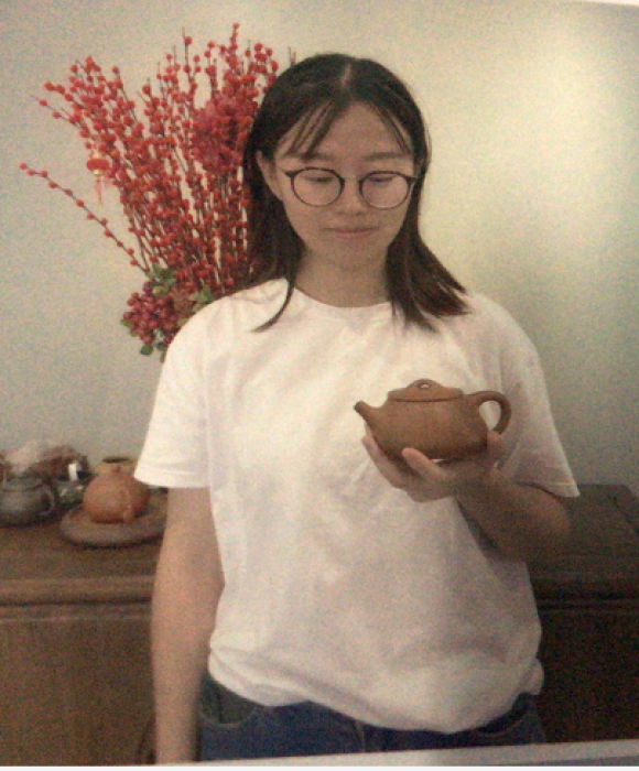 紫砂艺人江露，助理工艺美术师