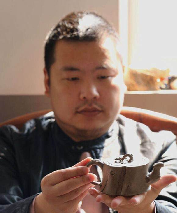 紫砂艺人汤其平，助理工艺美术师