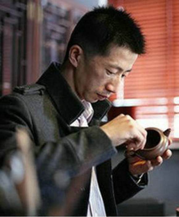 紫砂艺人汤华刚，工艺美术师