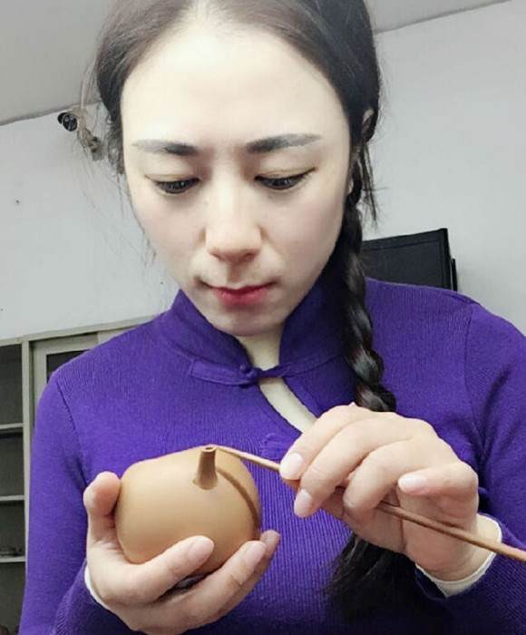 紫砂艺人汤渝，工艺美术师