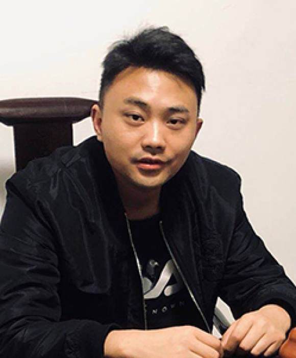 紫砂艺人汤玮，助理工艺美术师