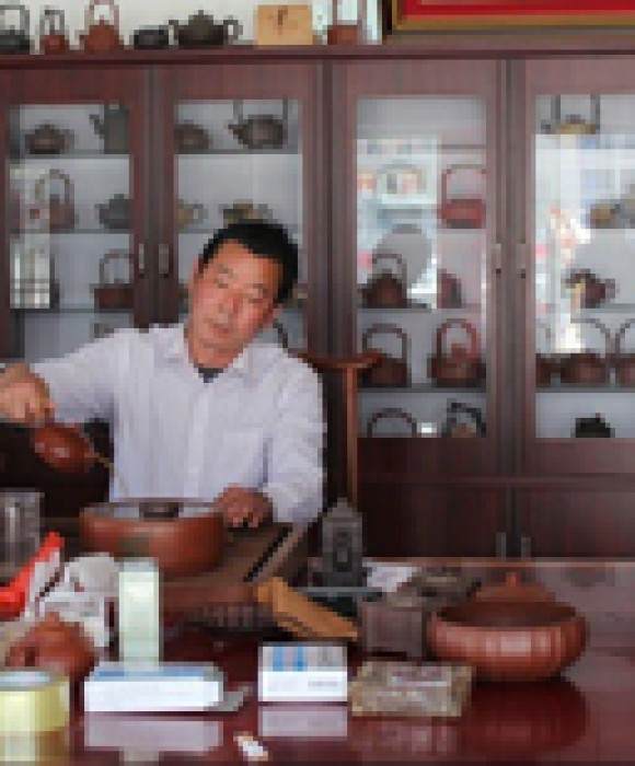 紫砂艺人汪达明，高级工艺美术师