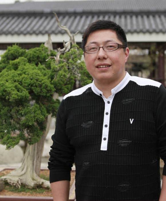 紫砂艺人沈严峰，高级工艺美术师