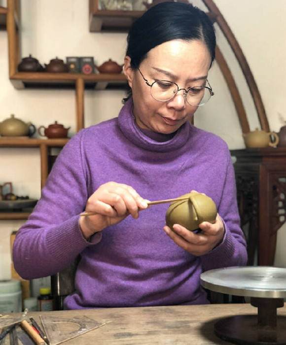 紫砂艺人沈亚萍，助理工艺美术师