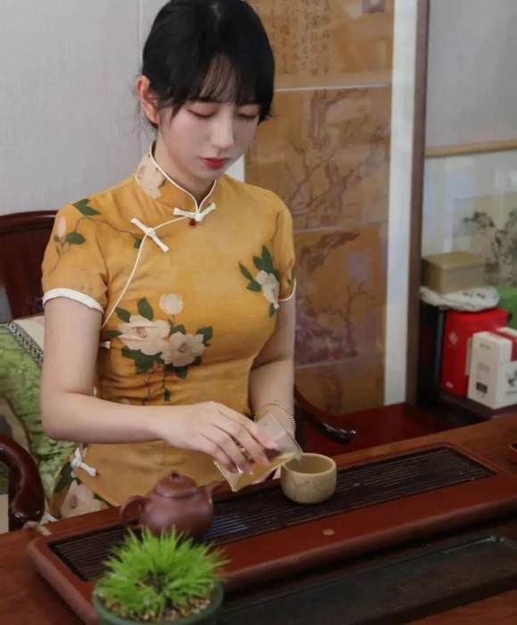 紫砂艺人沈佳怡，工艺美术师