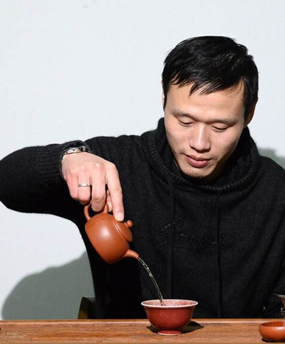 紫砂艺人沈侨励，助理工艺美术师