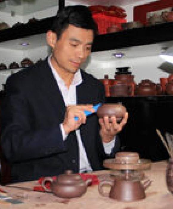 紫砂艺人沈国平，高级工艺美术师