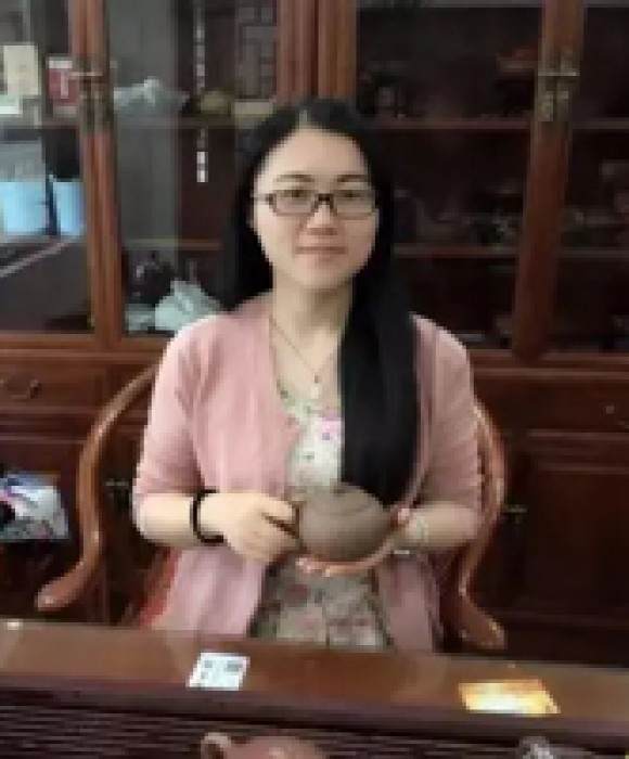 紫砂艺人沈尧，助理工艺美术师