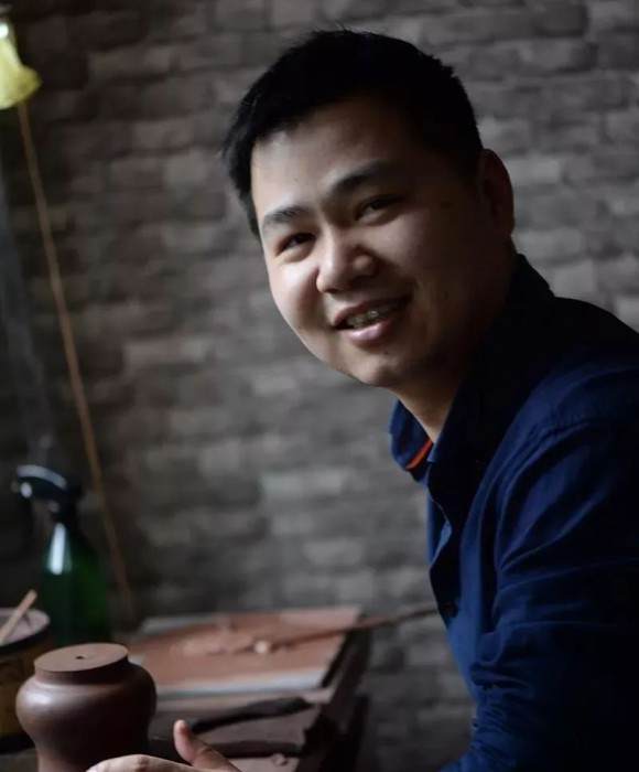 紫砂艺人沈峥，助理工艺美术师
