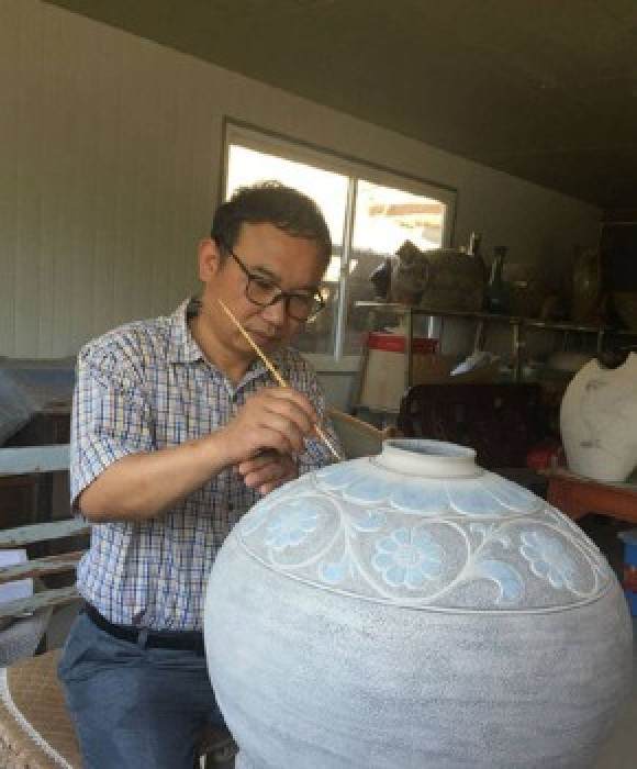 紫砂艺人沈建军，工艺美术师