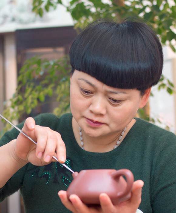 紫砂艺人沈建芳，工艺美术师
