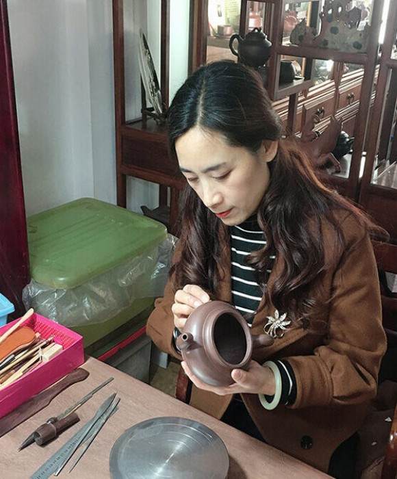 紫砂艺人沈惠芳，助理工艺美术师