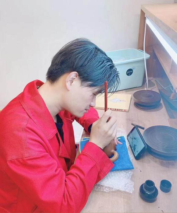 紫砂艺人沈杰，工艺美术师