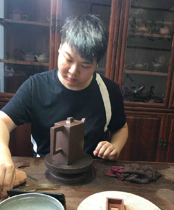紫砂艺人沈梓阳，工艺美术师