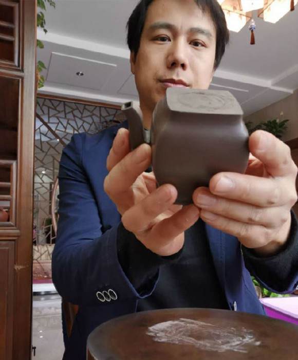 紫砂艺人沈浩，工艺美术师