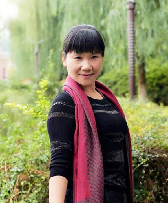 紫砂艺人沈秀琴，助理工艺美术师