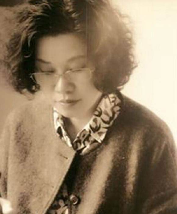 紫砂艺人沈美华，助理工艺美术师
