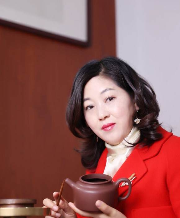 紫砂艺人沈翠莲，高级工艺美术师