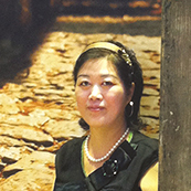 紫砂艺人沈锡芬，正高级工艺美术师（乡土人才评审获得）