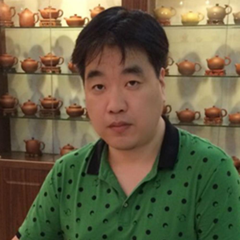紫砂艺人沈震宇，正高级工艺美术师
