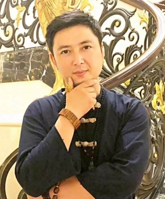 紫砂艺人洪江军，高级工艺美术师