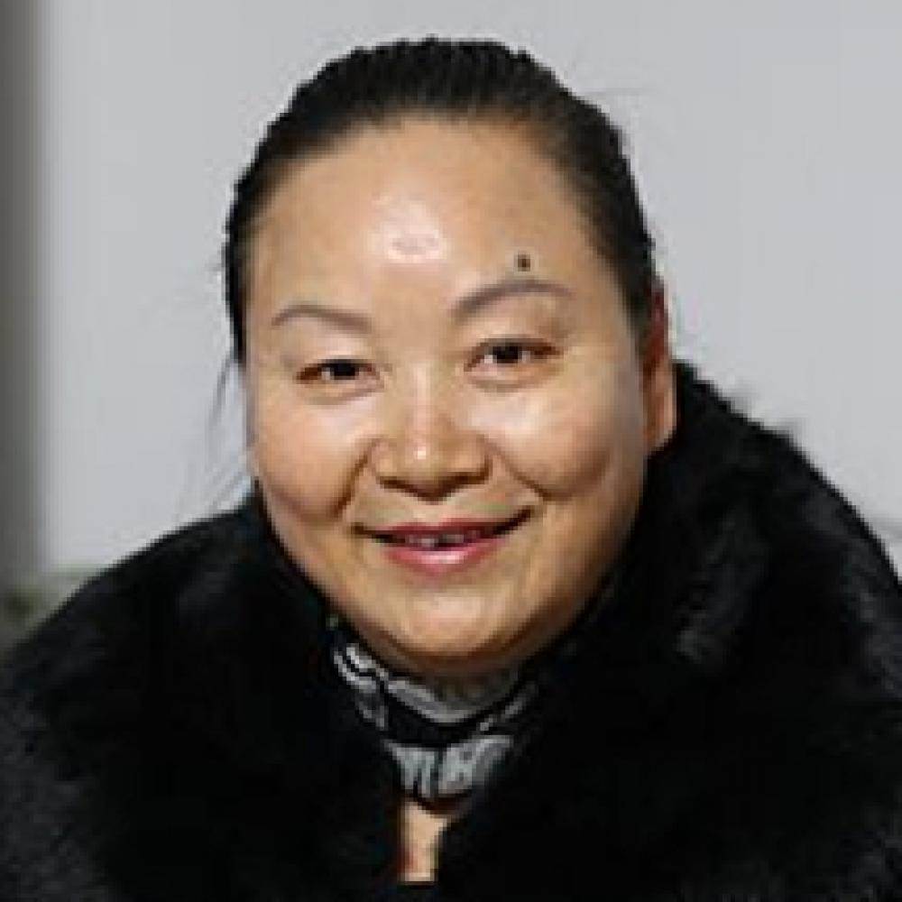 紫砂艺人洪美华，正高级工艺美术师