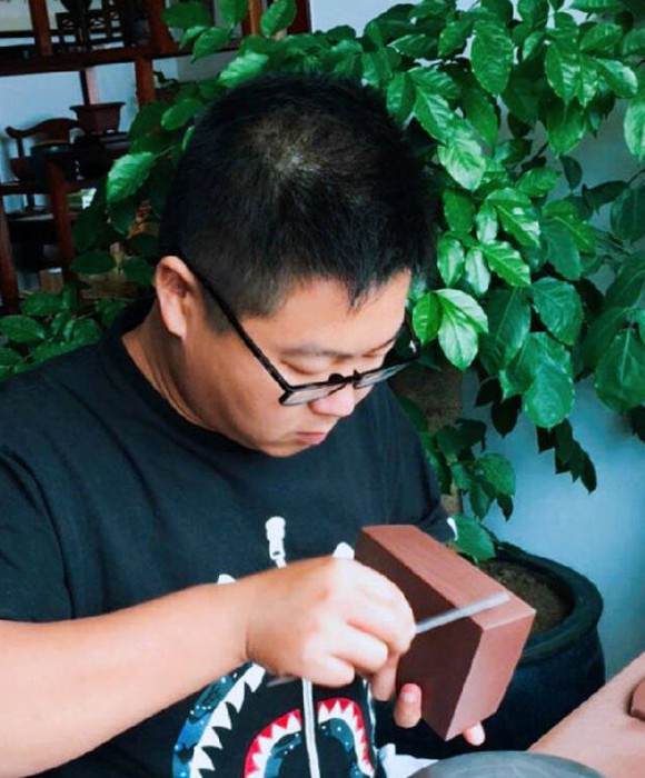 紫砂艺人浦鹏飞，助理工艺美术师