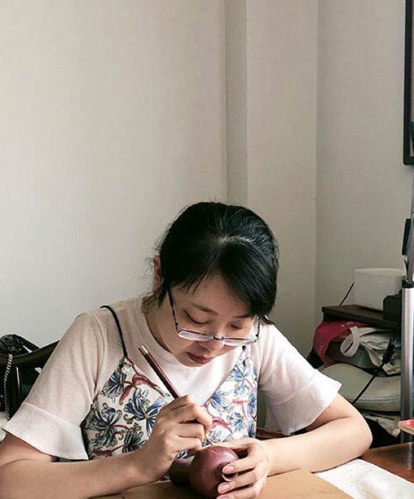 紫砂艺人潘丽杰，工艺美术师