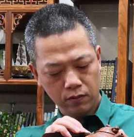 紫砂艺人潘俊辉，工艺美术师