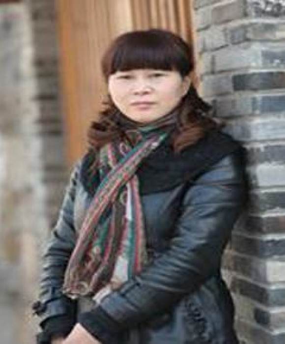 紫砂艺人潘华娣，助理工艺美术师