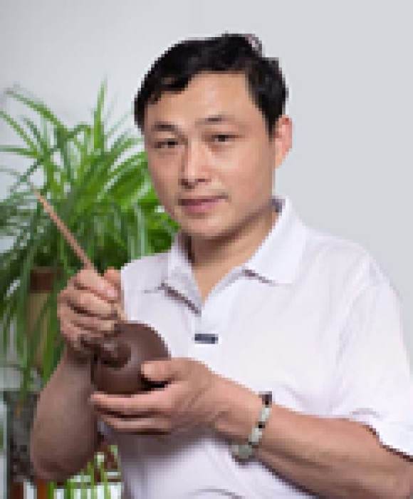 紫砂艺人潘国新，高级工艺美术师