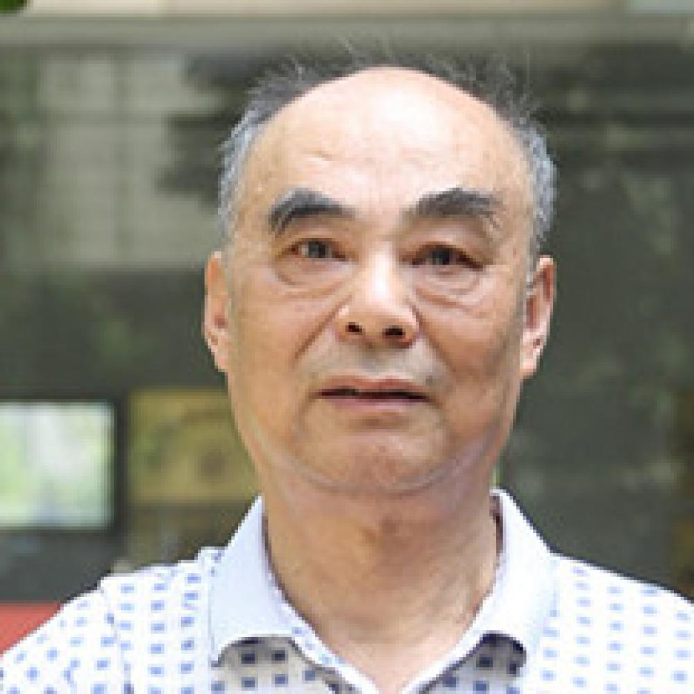 紫砂艺人潘洪均，工艺美术师