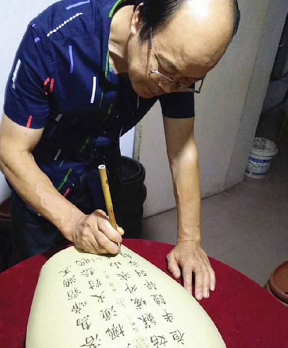 紫砂艺人潘祖新，助理工艺美术师