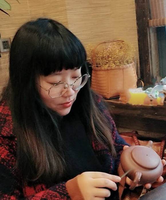 紫砂艺人潘美玲，工艺美术师