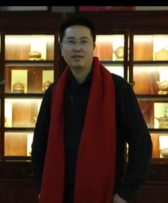 紫砂艺人潘胜军，高级工艺美术师