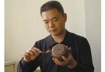 紫砂艺人潘跃明，正高级工艺美术师