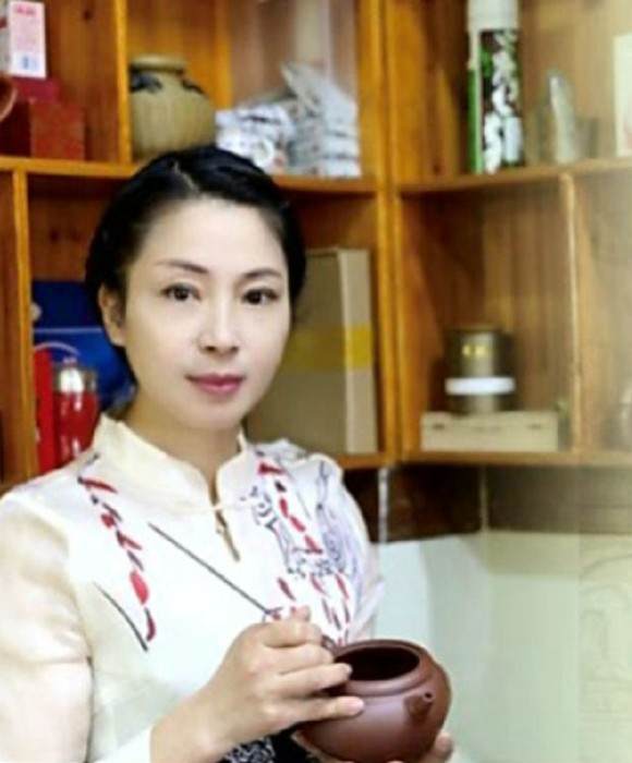 紫砂艺人濮菁，工艺美术师