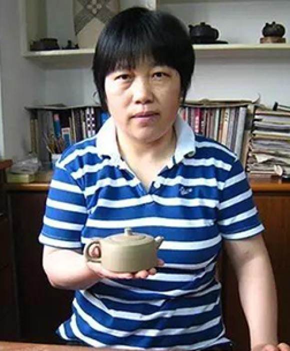 紫砂艺人牟锦芬，正高级工艺美术师
