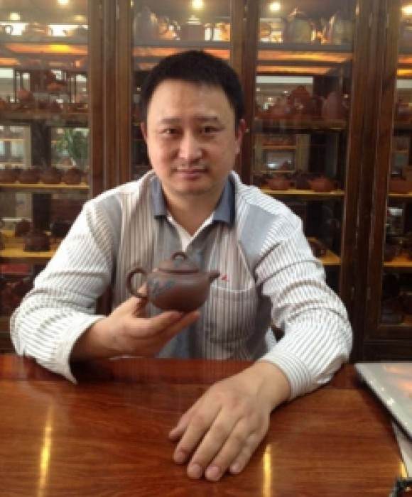 紫砂艺人王东，助理工艺美术师