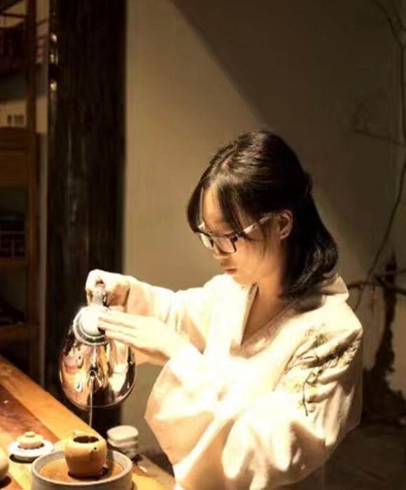 紫砂艺人王丹，助理工艺美术师