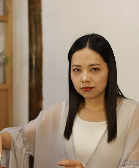 紫砂艺人王丽伟，助理工艺美术师